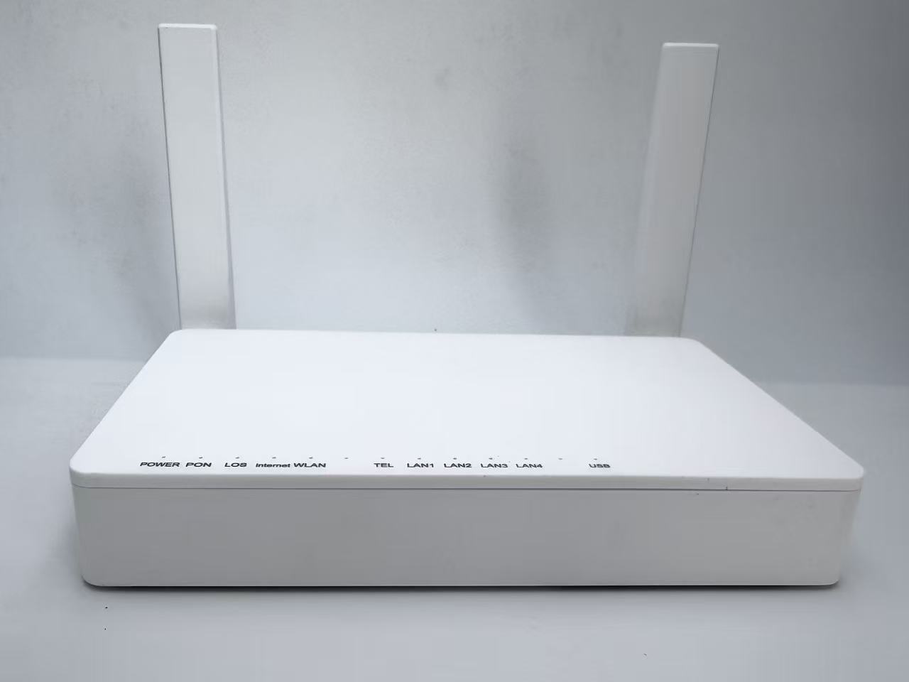 F609 XPON 智能网关终端(新款天线版)— 4GE + 1USB + 1POTS + 双频 WiFi