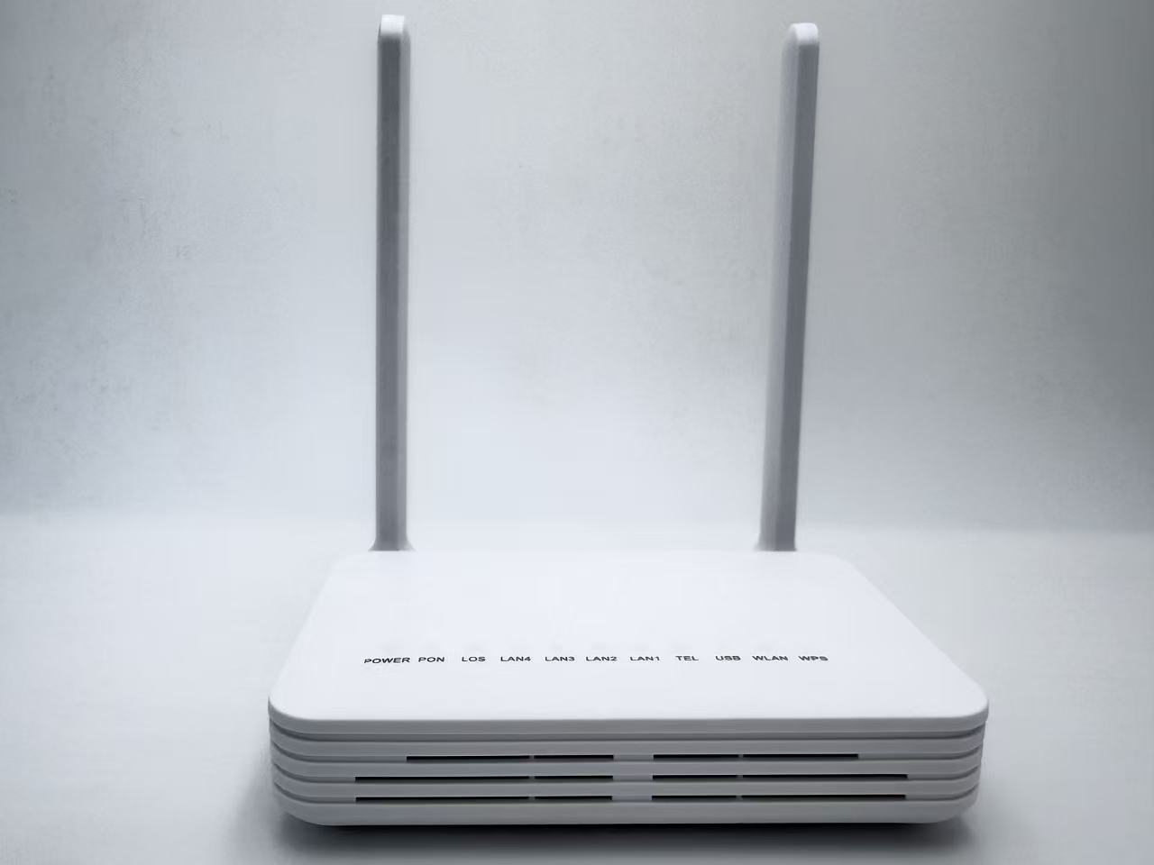 HS8546M XPON 智能网关终端 — 4GE + 1USB + 1POTS + 双频 WiFi — 5dB 加强天线版