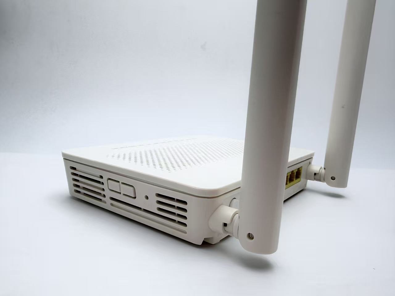 EG8145V5 斜侧视图