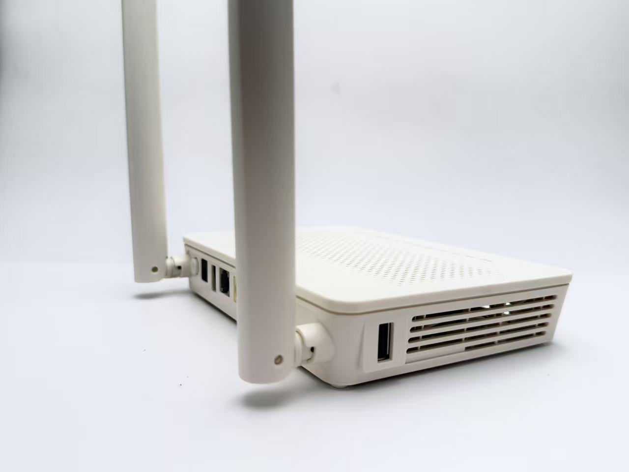 EG8145V5 侧面视图